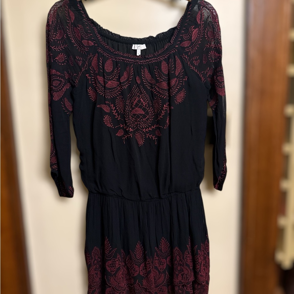 Elegant Off-Shoulder Black and Red Dress - Picture 4 of 7